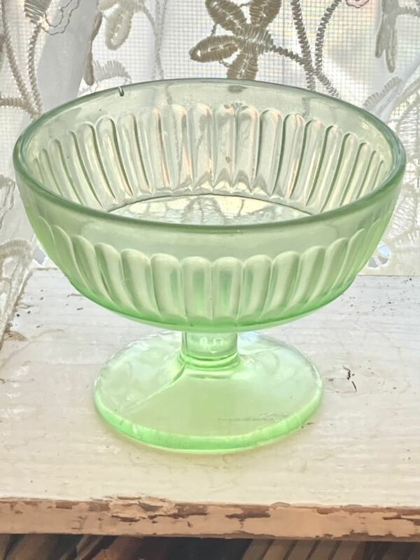 アンティーク　氷ガラス　パフェグラス　緑　グリーン　かき氷　氷コップ　デザートグラス　明治　大正　時代物　ビンテージ　ヴィンテージ