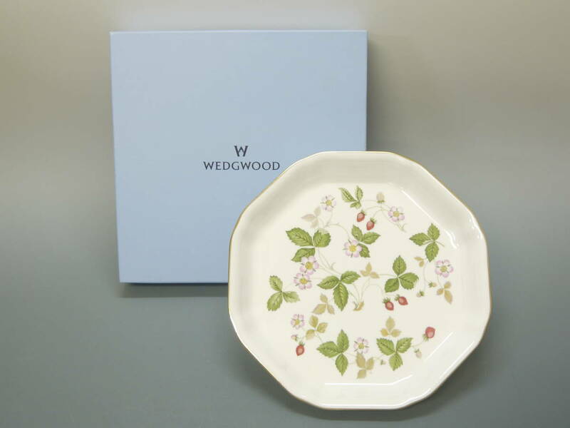 a79 ウェッジウッド WEDGWOOD オクタゴナルディッシュ ワイルドストロベリー WILD STRAWBERRY 八角皿 イチゴ 金彩 共箱