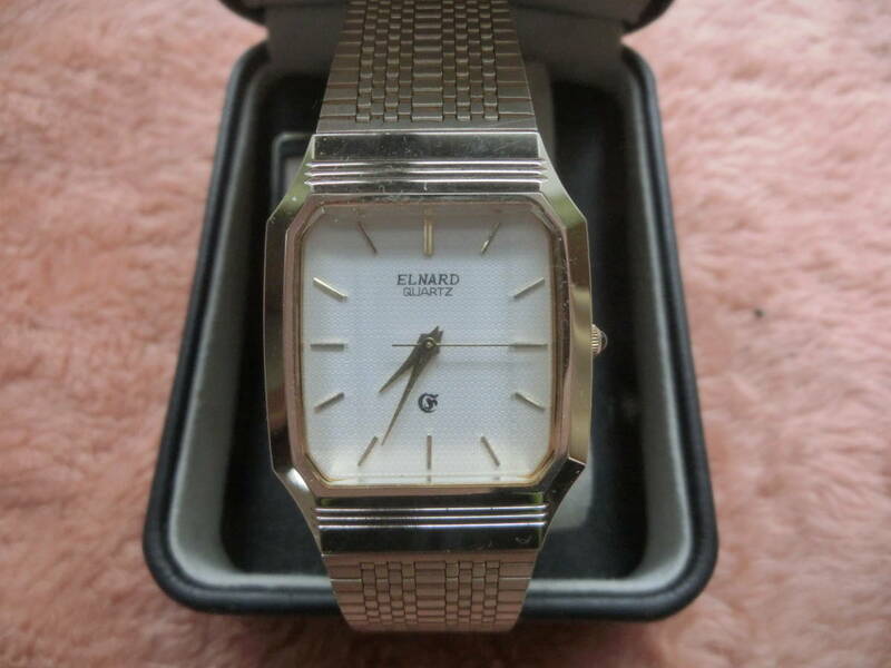 ●デッドストック 未使用・ELNARD/エルナード・1986年？製造 87年？・クォーツ メンズ腕時計 角型ゴールドのカットガラス・ビンテージ