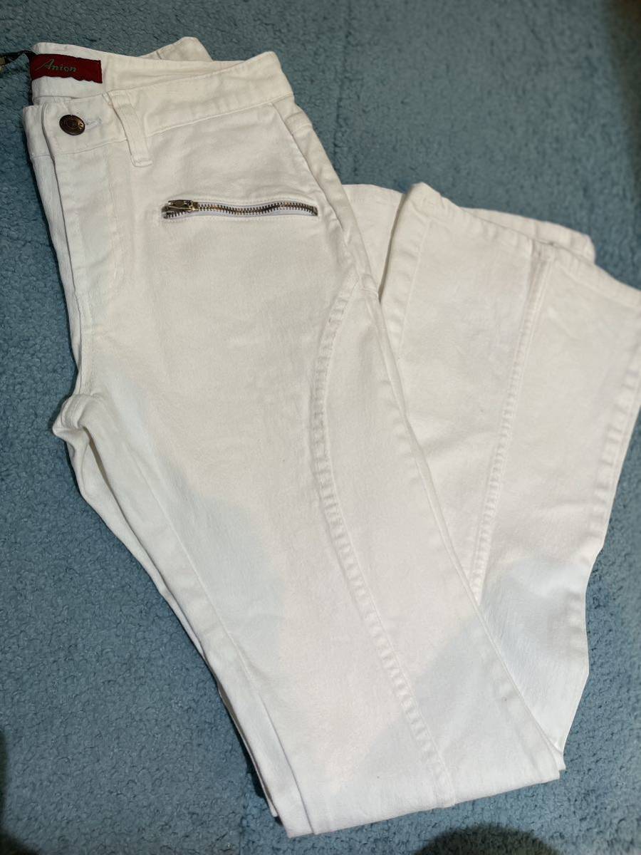 新品　アウトレット品　ブーツカットパンツ　うしろスリット　白　美脚ストレッチ 27インチ