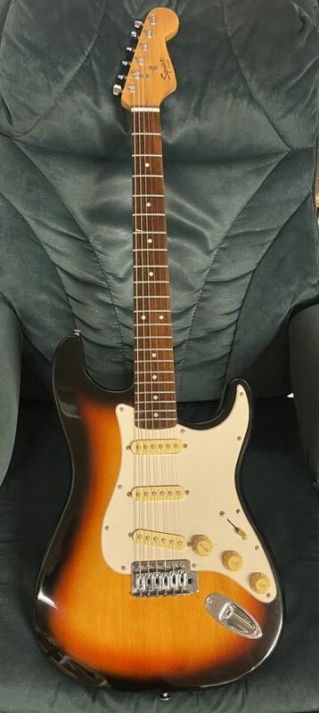 Squier by Fender ストラトキャスター　アーム付き