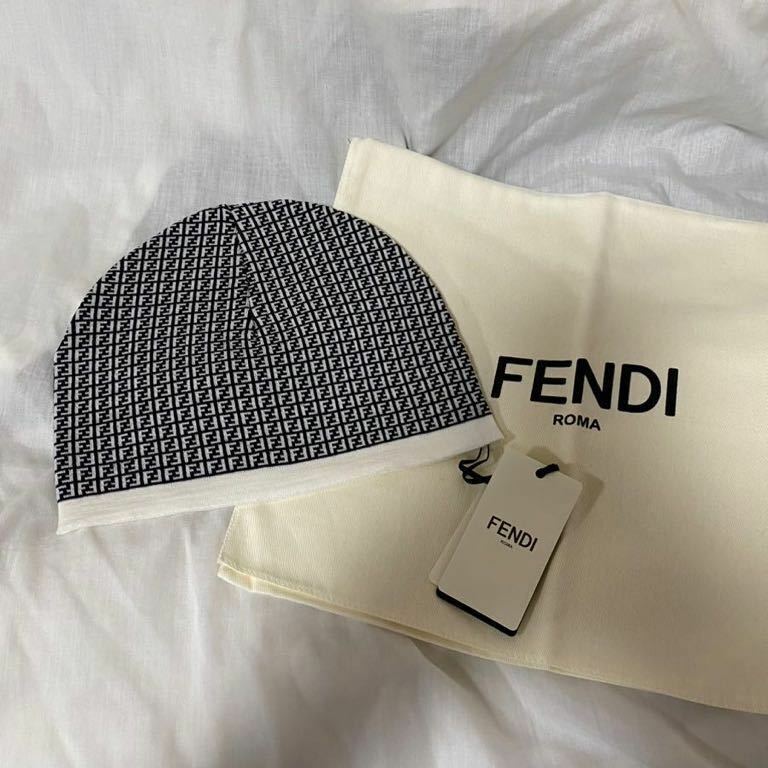 新品 本物 正規品 FENDI フェンディ メンズ ニット帽 ウール100% 白黒 FF