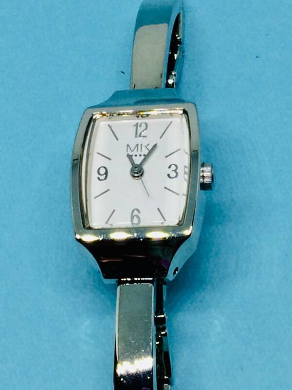 (Z18)おしゃれな(*'▽')オリエント・ミチコロンドン（電池交換済）シルバーレディスブレスウオッチUSED（送料全国一律185円）素敵な時計。