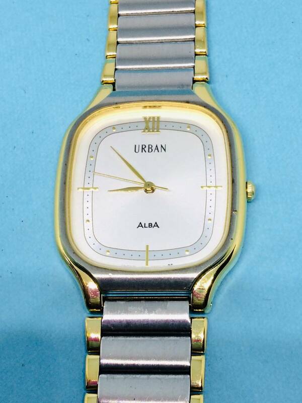 (Z26)しゃれた(*'▽')セイコーアルバ・アーバン（電池交換済み）ゴールド・メンズ腕時計USED（送料全国一律185円）スポーツウォッチ。