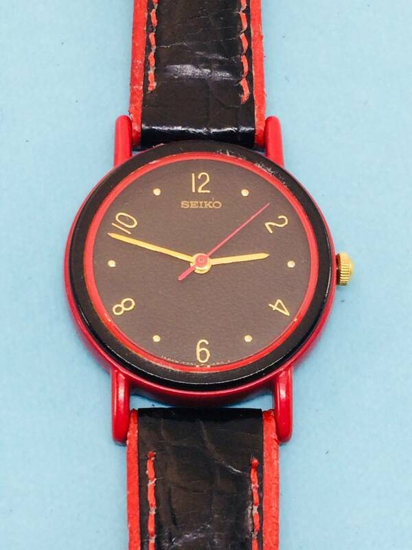 (Z33)個性的な(*'▽')セイコー7320（電池交換済み）Ｂ＆Ｒコンビネーションレディス腕時計USED（送料全国一律185円）おしゃれな時計です。