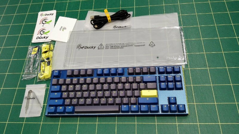 ダッキー One 3 Daybreak TKL RGB Cherry Silver メカニカルキーボード【動作確認済み】(2554916)※代引不可