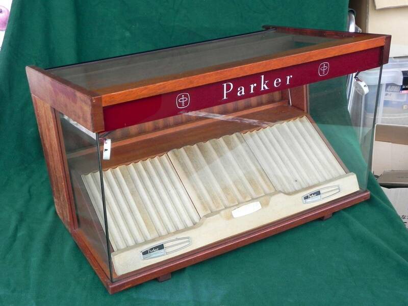 PARKER パーカー61　1970年代??　展示用万年筆ケース　鍵付き　店頭販売用什器　ウォルナット？　アンティークインテリア　引取り希望