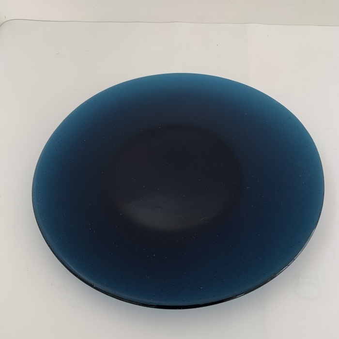 ガラスラウンドプレート　ガラス丸皿　群青色