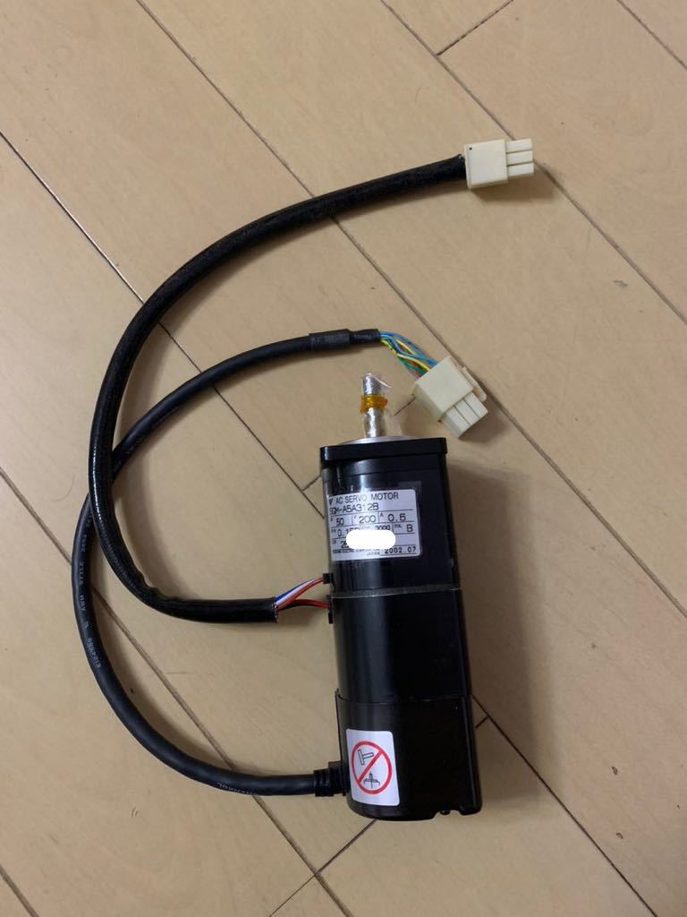 ★未使用保管品★ YASKAWA サーボモーター SGM-A5A312B