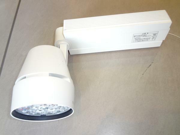 Panasonic LED照明器具 NNN04120WLE1 ２台セット　2185lm 27.2W スポット