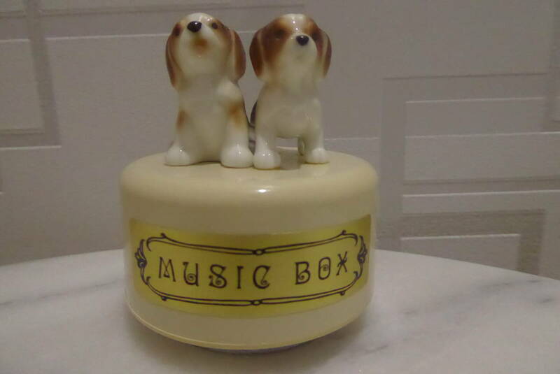 送料350円～　オルゴール　ミュージックボックス　夜空ノムコウ　可愛い2匹の犬　イヌ　日本製