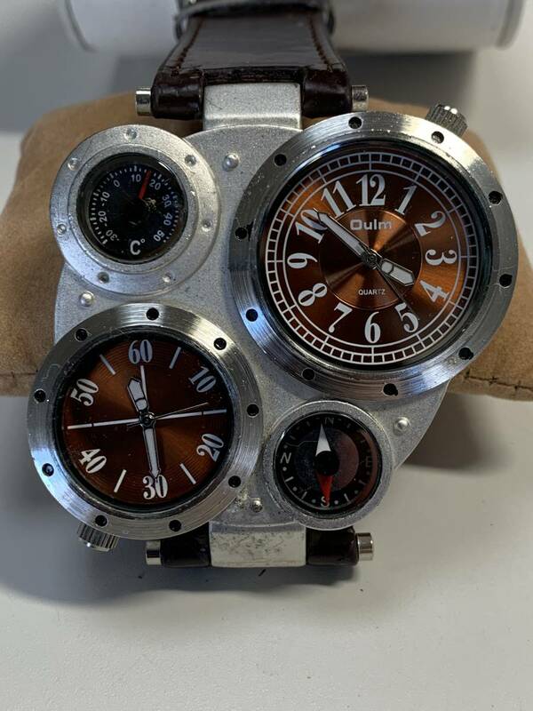 Ｂ740　腕時計　Oulm/オウルム　9415　クォーツ　4眼式　コンパス　温度計　方位磁針