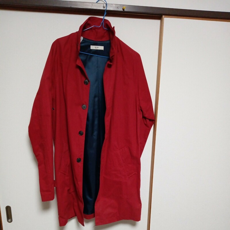 コート赤　綿100パーセン　15年くらい前、韓国のブティックにて購入しました。赤が、鮮やかで、一度も、日本では着用なし。配送料無料で。