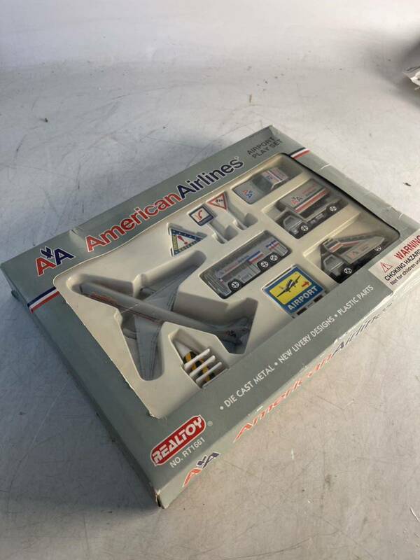 未使用保管品 REALTOY American Airlines 飛行機 フィギュア コレクション ダイキャスト メダル アメリカン エアライン おもちゃ