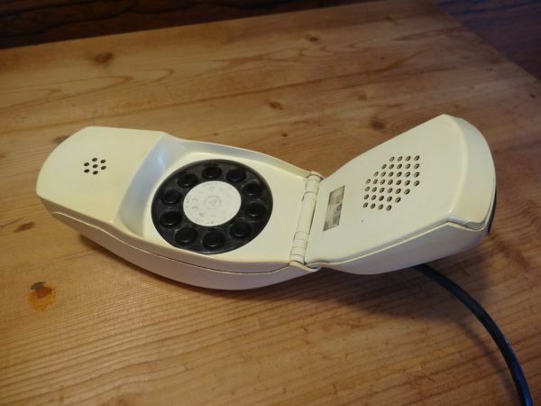 グリッロホン（コオロギ）■1960年代　イタリアのグッドデザイン電話機　Italtel製　ミッドセンチュリー　モダンデザイン