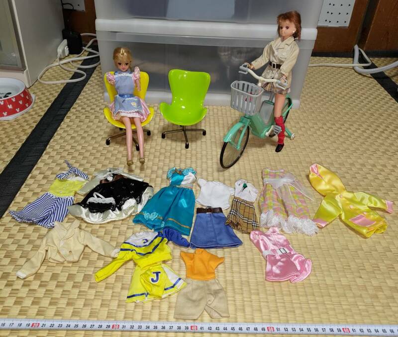 リカちゃん人形　自転車　椅子　衣装色々　レトロ　ミニチュア