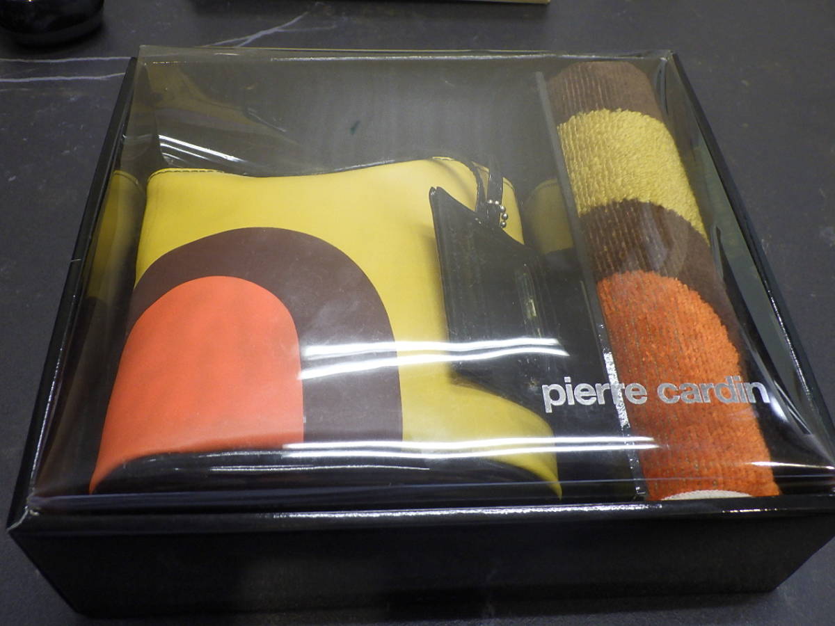 ピエールカルダン pierre cardin ミニハンドバッグ ポーチ＆タオルチーフセット