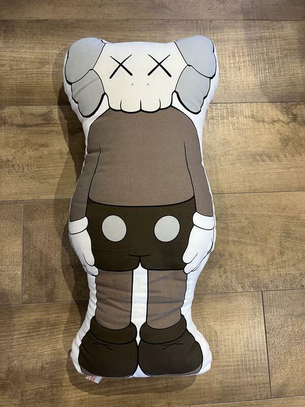 【入手困難】 KAWS カウズ　 ORIGINAL FAKE クッション ブラウン まとめ売り可