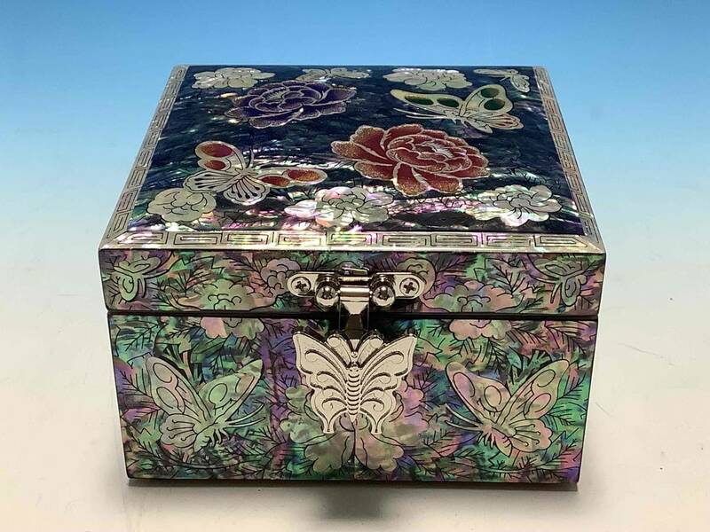 ■韓国　伝統工芸■高級螺鈿小物・宝石箱■牡丹と蝶■即決！■