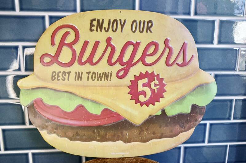新品　BIG Hamburger ハンバーガー　メタルサイン　エンボス　看板　世田谷ベース　アメリカン　ダイナー　店舗ディスプレイ