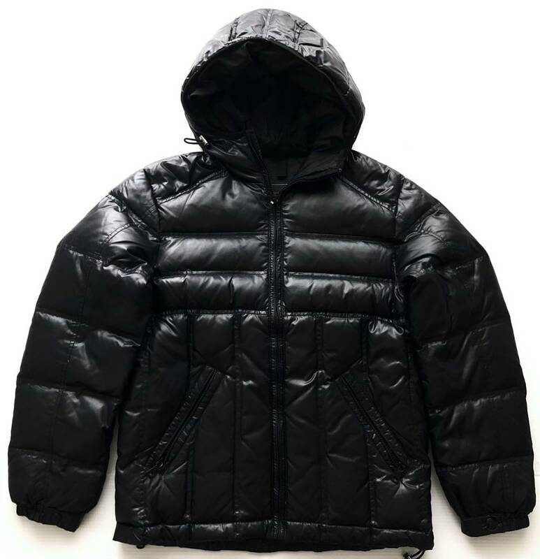 ユニクロ プレミアム ダウンジャケット フーディー ダウンパーカー ナイロン　　しっかりとした素材 UNIQLO PREMIUM DOWN JACKET 早2115