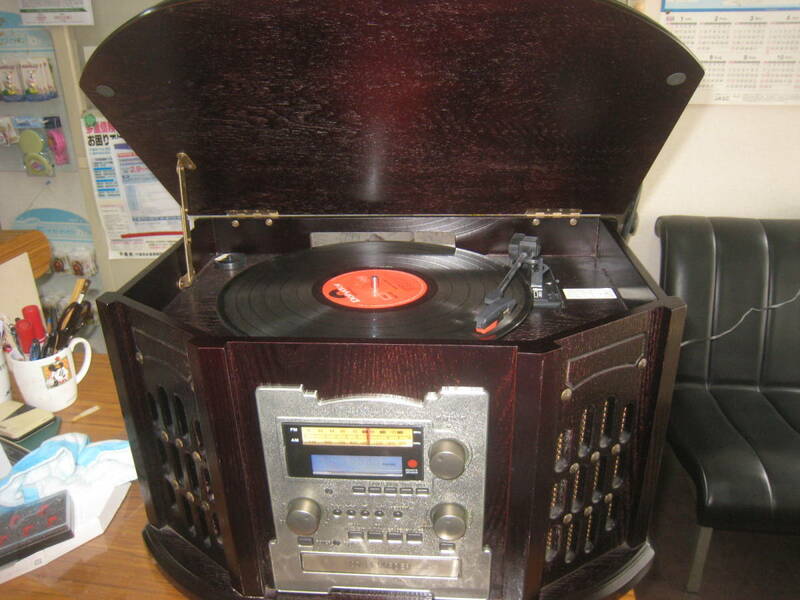 RSE　マルチレコードプレーヤー レコード//AM FMラジオOK・CDとカセットは動作不良品です。