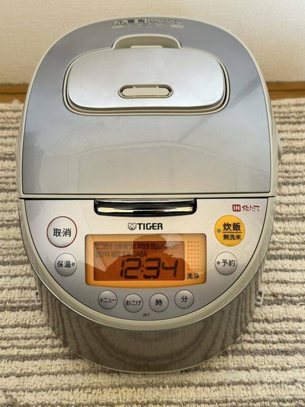タイガー　5.5合　炊飯器　JKT-B100 2015年製 通電確認済み
