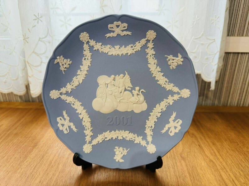 【美品】WEDGWOOD ウェッジウッド ジャスパー ペールブルー イヤープレート 2001 飾り皿