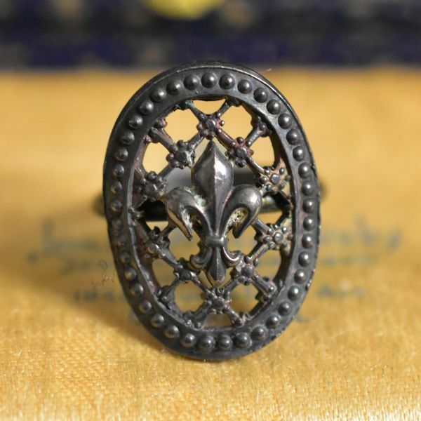 アンティーク 9号 ラティスワーク 百合の紋章のリング/指輪 フルールドリス ホールマークあり 銀製/Silver/シルバー 本物保証