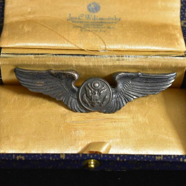 アンティーク 純銀製/Silver/シルバー 刻印あり 紋章の羽根/翼のブローチ 重厚 18g 20世紀初頭ごろ 本物保証