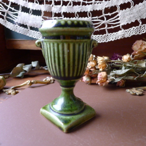 イギリス　アンティーク 花瓶　Posy Vase　 陶器　緑 食器 フランスブロカントイギリス蚤の市　 ヨーロッパ雑貨 584 