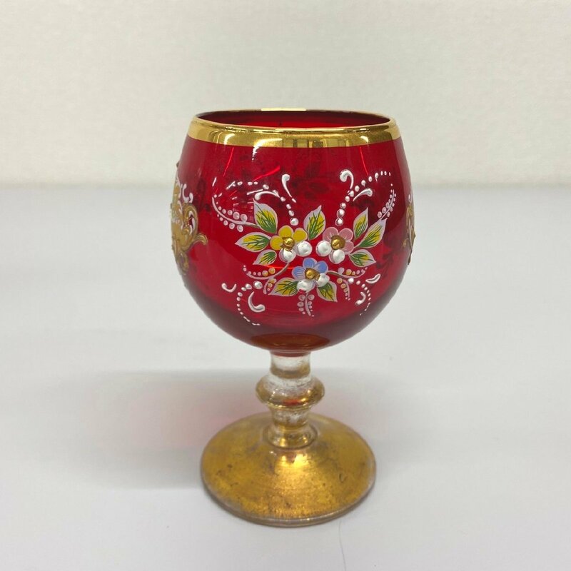 □酒器　赤と金が綺麗な細工ワイングラス(赤)D　60×130　/アンティーク風・キッチン　Э□