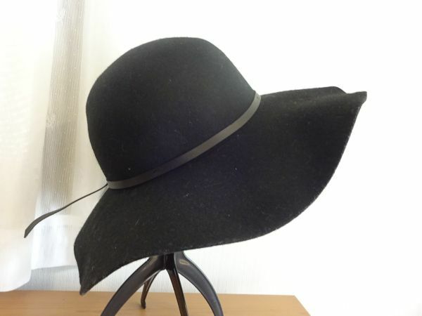 ... OLD NAVY ... レディース・婦人用　黒色帽さひ　サイズ５６cm〜５８cm　キャップ　帽子　スタイルハット　ウール