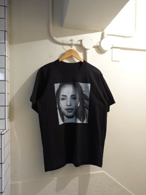サカイ　sacai SADE Tシャツ　サイズ4　21-0227Ｓ