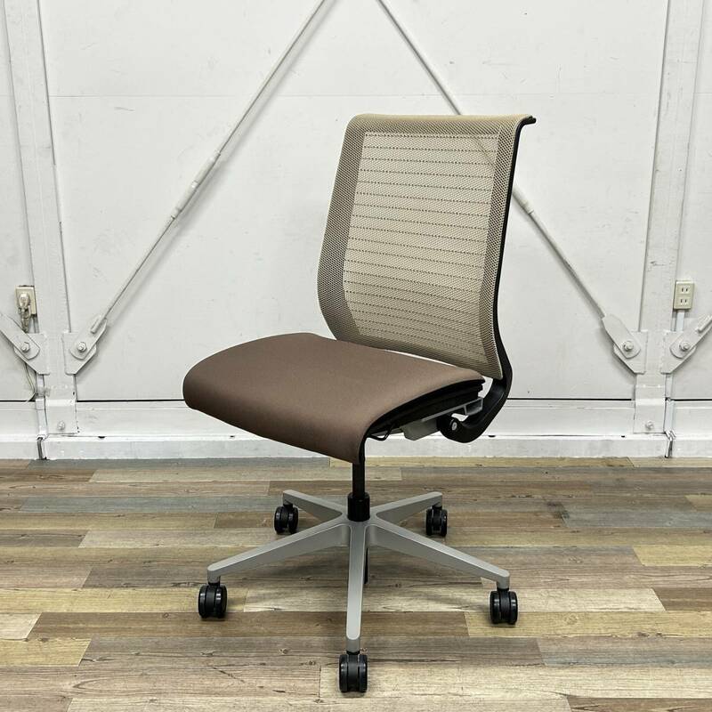 【中古】Steelcase オフィスチェア Think 肘なし ブラウン THK-33001