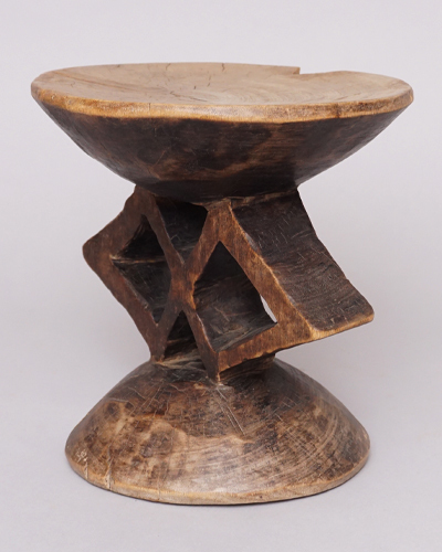 アフリカ　ジンバブエ　トンガ　スツール　木彫り　R　腰掛　椅子　アフリカンアート　民具