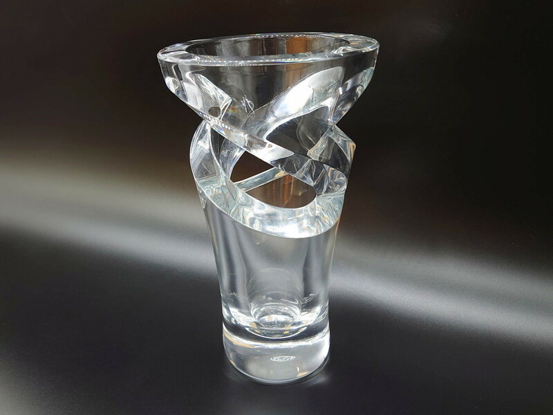 R-072306　フランス　Baccarat　バカラ　トルネード　斬新なデザインが高級感溢れるフラワーベース(花瓶、花入、花器、クリスタルガラス)