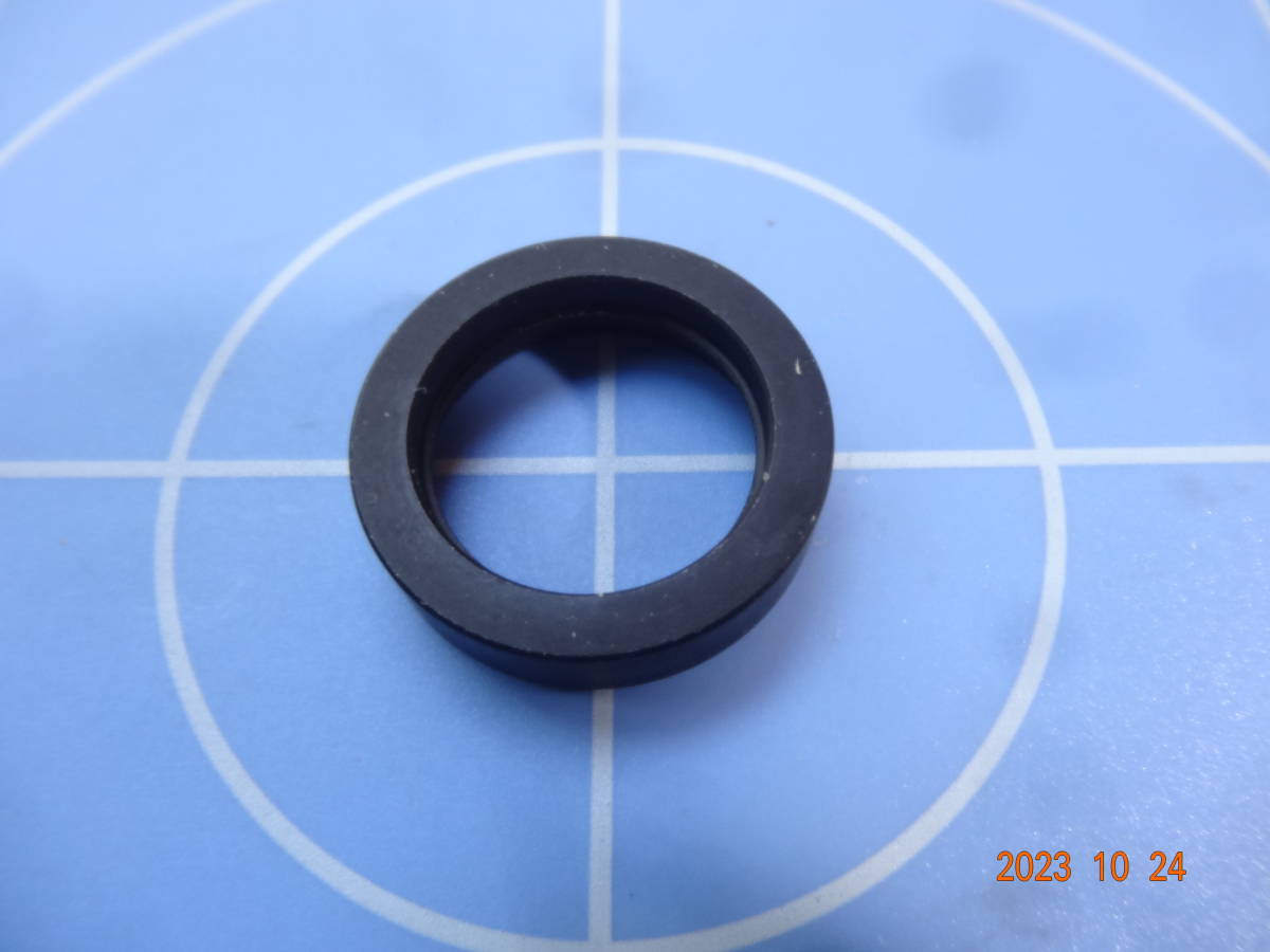 よくわからないです、 アイピース? 外形25ｍｍねじ溝ありません　金属製です。