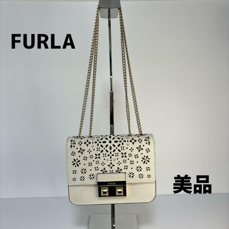 【期間限定】FURLAフルラ　ホワイトショルダーバッグ　本革パンチングデザイン