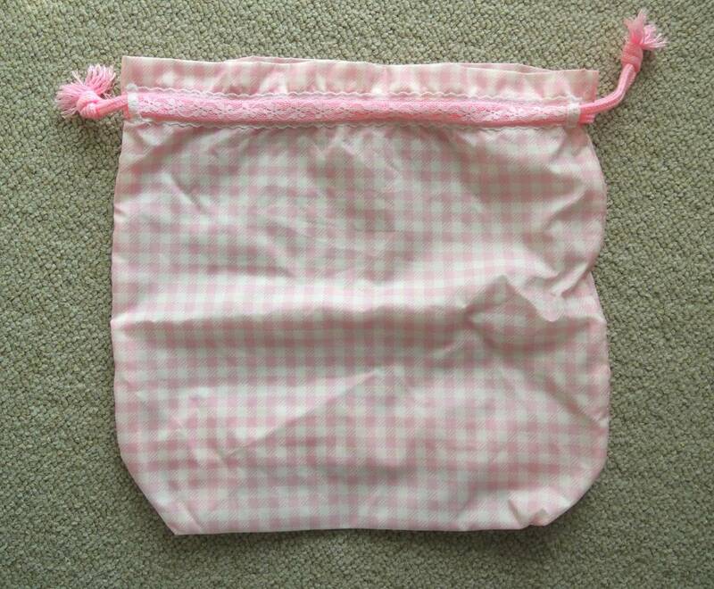 チェック柄巾着袋 　白×ピンク　ナイロン素材　バックインバック　手作りハンドメイド　未使用　最終在庫品！！