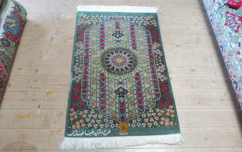 ペルシャ絨毯　クム産　シルク　タバタバイ工房　美品