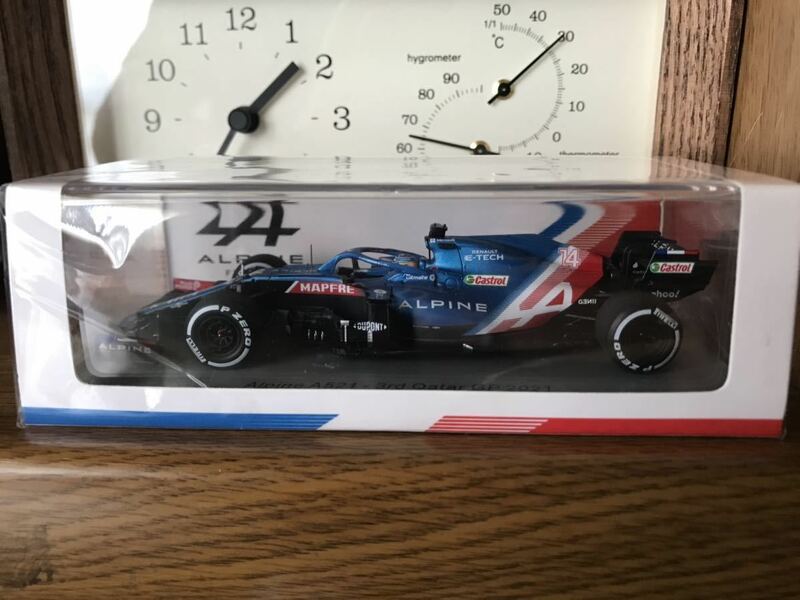 送料無料 スパーク 1/ 43 Alpine A521 No.14 Alpine F1 Team 3rd Qatar GP 2021 With No.3 Board and Pit Board