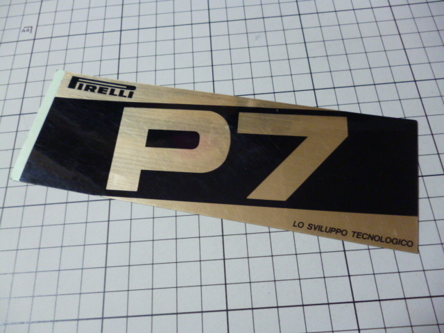 正規品 PIRELLI P7 ステッカー 当時物 です(ゴールド/178×63mm) ピレリ