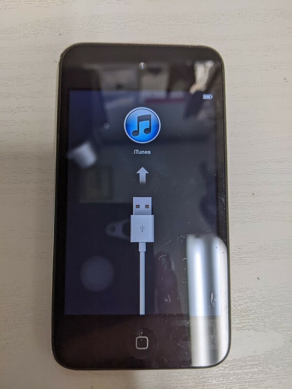 C826 iPod touch 第４世代 A1367 32GB Apple アップル デジタル音楽プレーヤー 簡易確認＆簡易清掃＆初期化OK 現状品 送料無料!