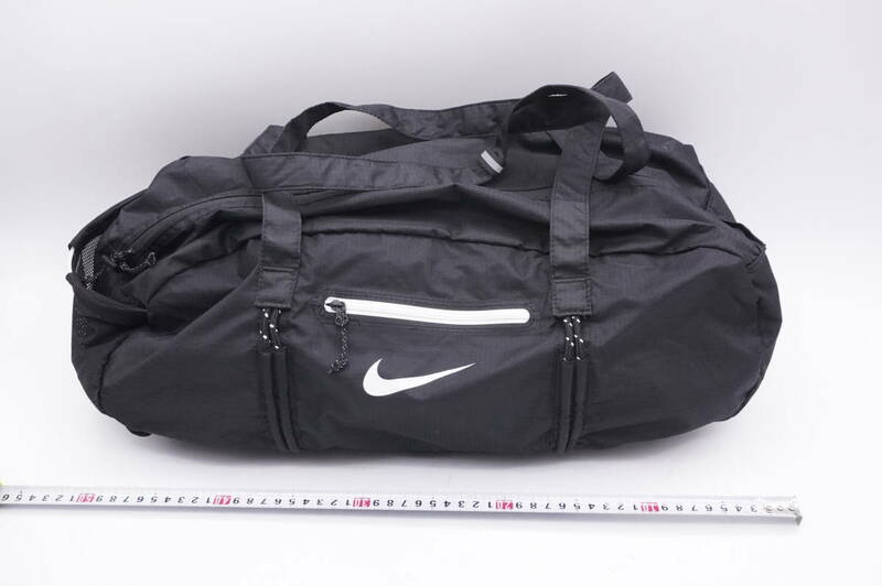 【美品】 NIKE　ナイキ　ボストンバック　約45ｘ20ｘ15cm　角型　黒　ブラック　スクールバックを細くした位の大きさです。　