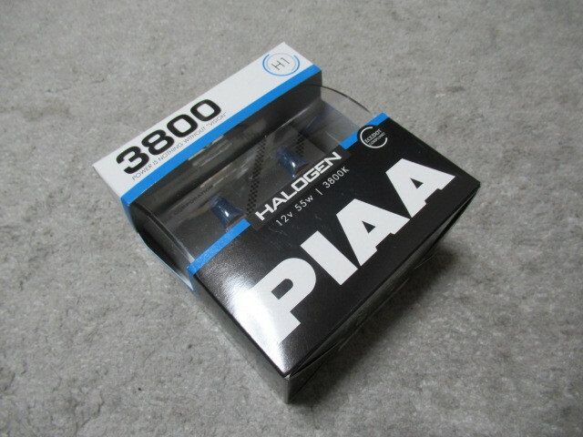 送料520円　新品同様　PIAA ヘッドライト・フォグランプ用 ハロゲン H1 3800K 車検対応 2個入 12V 55W ECE規格準拠 HS701