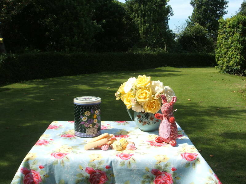 イギリス　ヴィンテージ　Regency Ware アルミ缶　キャディ缶　ブーケ　お花柄