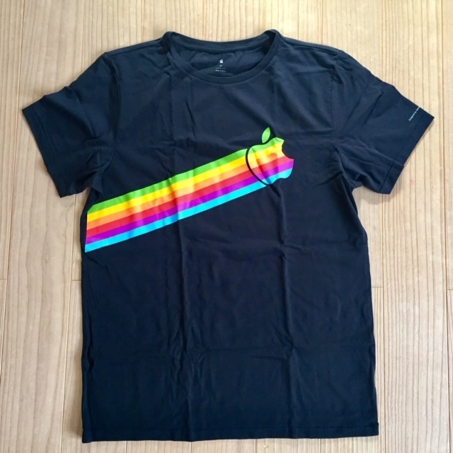 ②【Mサイズ】Apple Park ストア限定 アップル 旧ロゴ US本社 Tシャツ 柄 レインボー柄 Apple Logo T-shirt