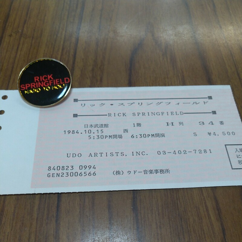 コンサートバッジ　ヴィンテージ　Rick Springfield リック・スプリングフィールド　1984年来日公演時　直径3.5cm　チケット半券　まとめて