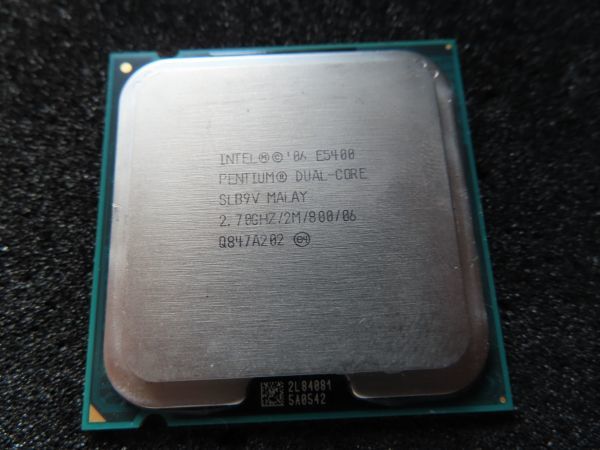 Intel インテル Pentium プロセッサー E5400 2M キャッシュ、2.70 GHz、800 MHz FSB SLB9V